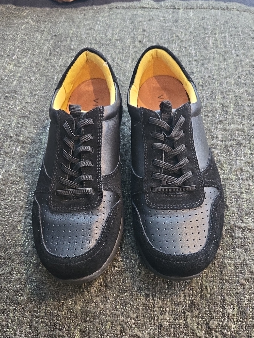 Vionic Women’s Size 7 Black Leather Suede Lace-Up Sneakers